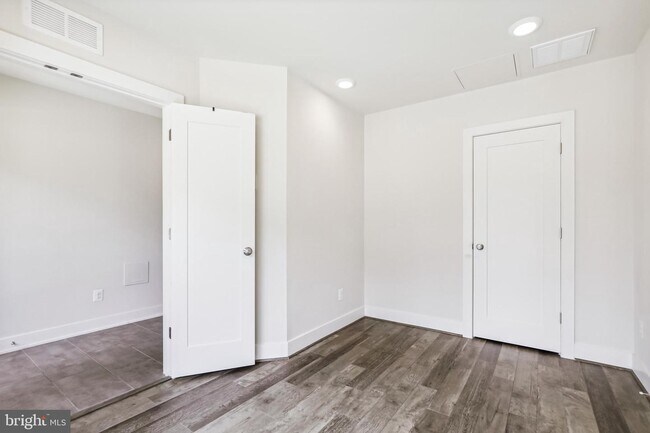 Building Photo - 6563 Rock Spring Dr