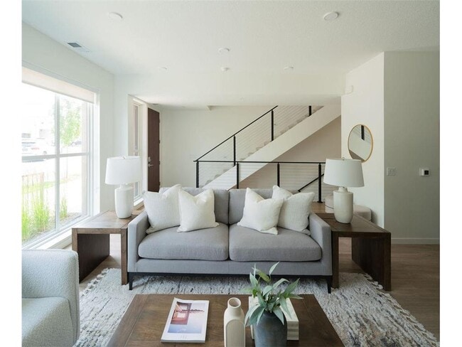 Building Photo - 122 West Dr