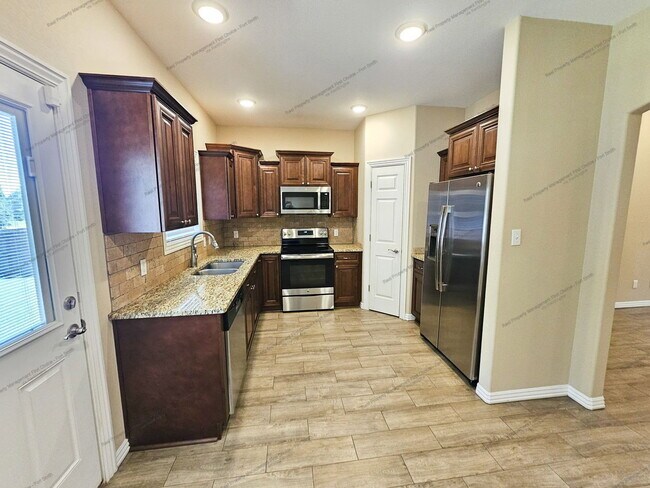 Foto del edificio - 9907 Landry Dr