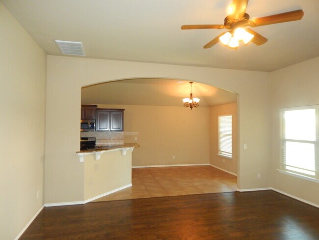 Foto del edificio - 3 bedrooms + 2 bathrooms + Study + Edmond Schools + Silverhawk Addition
