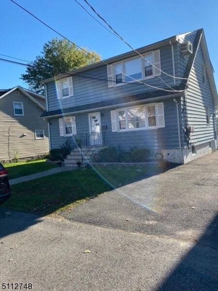 Primary Photo - 91 E Woodcliff Ave