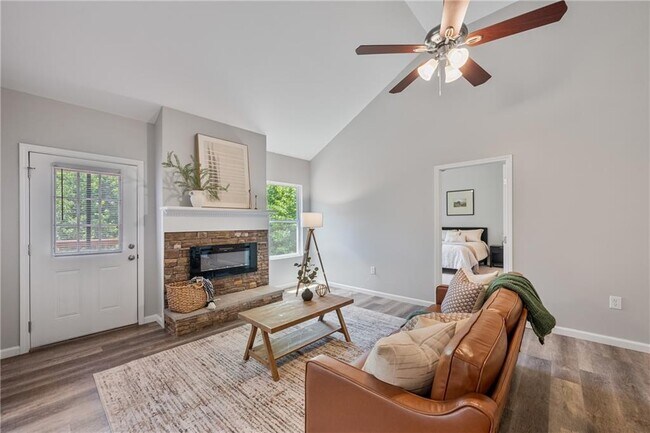 Building Photo - 135 Tyrus Ln