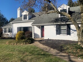 Building Photo - 305 Cornwall Rd