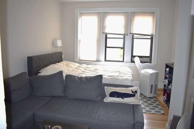 Foto del edificio - 837 W Cornelia Ave
