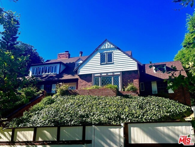 Building Photo - 905 Napoli Dr