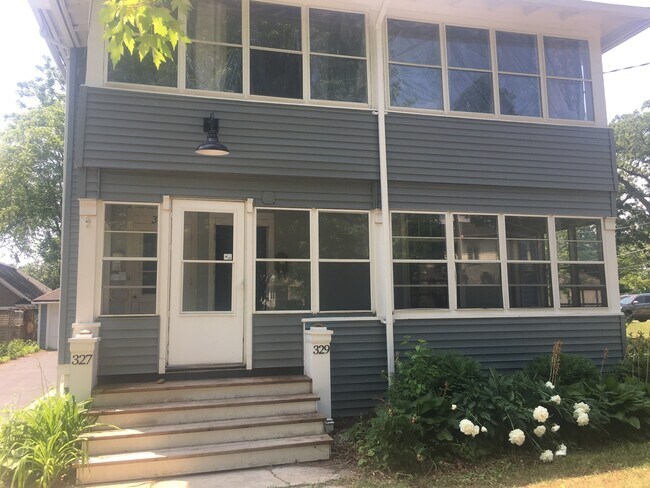 Foto del edificio - 327 W Maple Ave