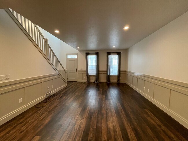 Building Photo - Beautiful 3 Bedroom In North Salt Lake