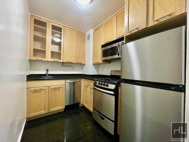 Building Photo - AMAZING ONE BEDROOM APARTMENT!! AMAZING DE...