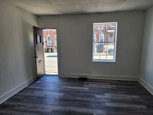 Building Photo - 1015 N Spruce St