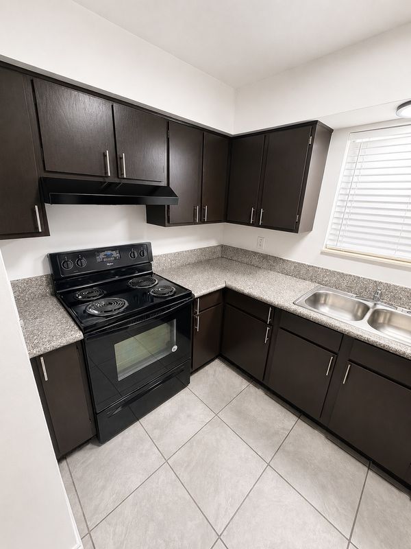Foto del edificio - 1185-1185 BENTLEY ROAD, 4