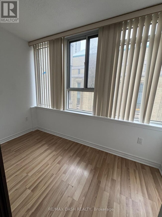 Building Photo - 45 Carlton St.