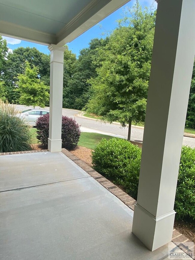 Building Photo - 1651 Grove Park Ln