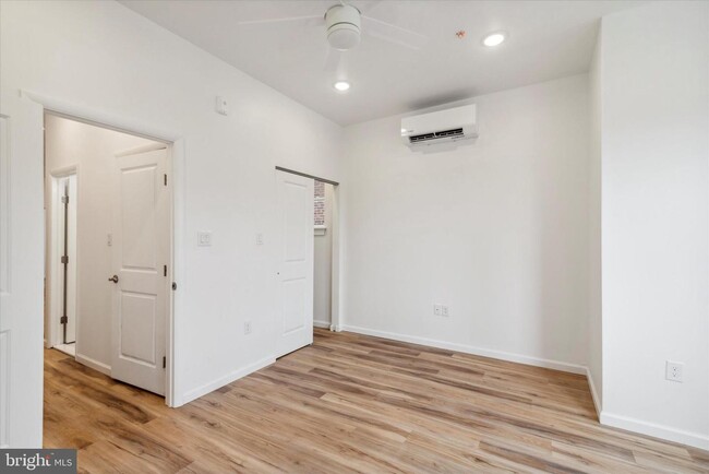 Foto del edificio - 436 E Walnut Ln