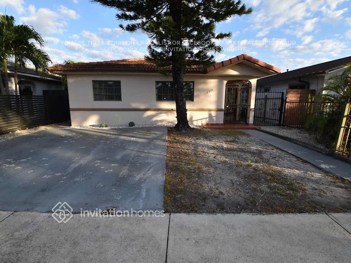 Foto principal - 2579 W 70th St