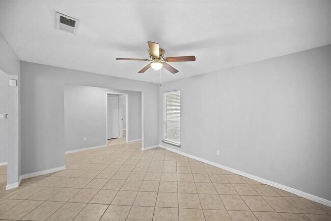 Foto del edificio - 6214 Gladewell Dr