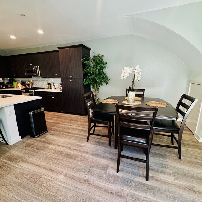 Building Photo - Ready to share an elegant lifestyle? Consider a room for rent!
