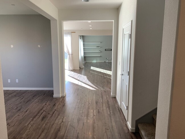 Building Photo - Gorgeous 4 Bedroom, 3 Bath Ellis-Landmark ...