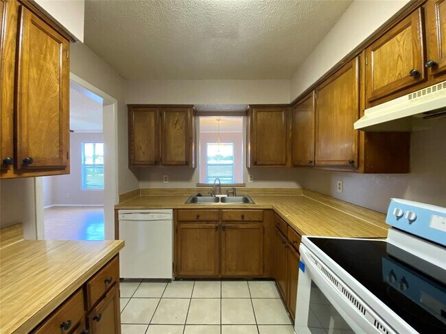 Building Photo - 5515 Brookview Ct