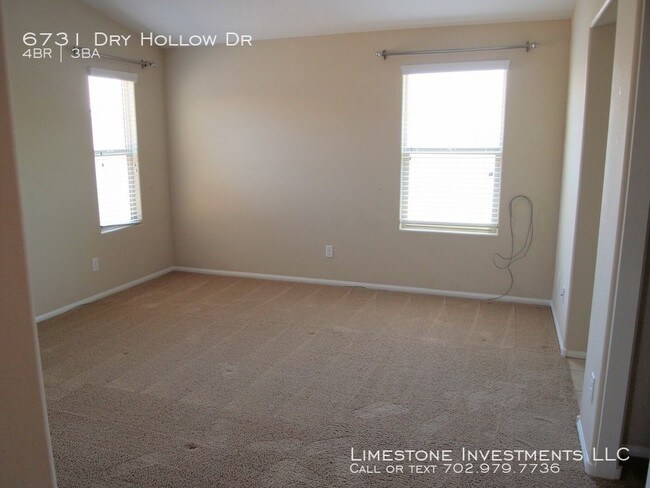 Large 2 Story Home With Additional Loft House For Rent In Las Building Photo Large 2 Story Home With Additional Loft