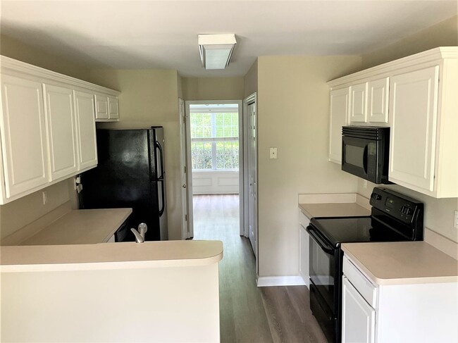 Building Photo - 6860 Bryn Brooke Dr