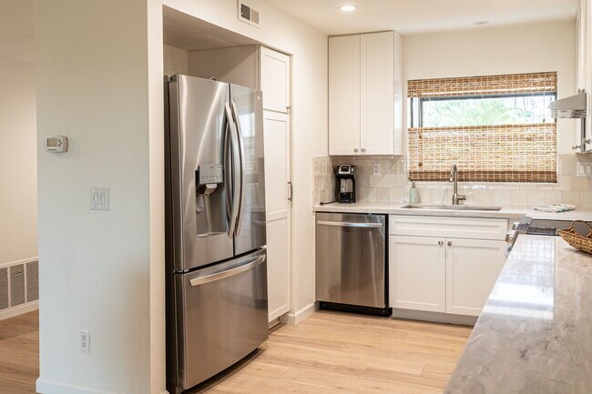 Building Photo - 7322 Alta Vista