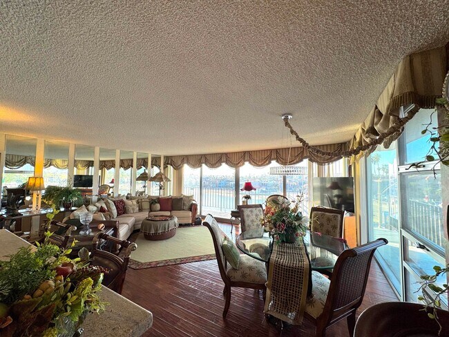 Building Photo - Waterfront Living in Naples - Furnished 2BD/2BA with Bay Views