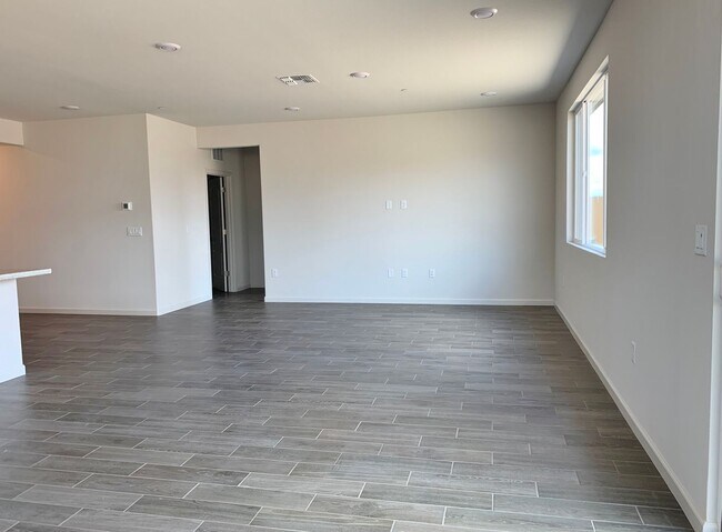 Foto del edificio - Beautiful New Single Family Home: single story 4 bed, 2.5 bath