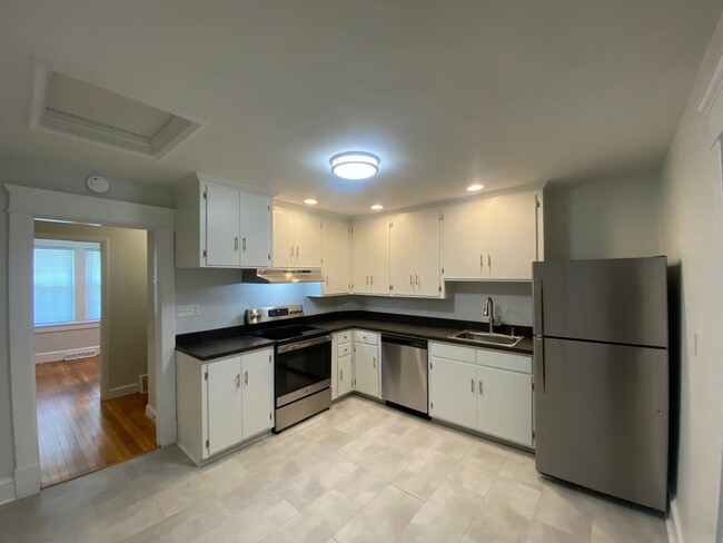 Building Photo - Fifeville/UVA Medical Center Area - 4BR/2BA
