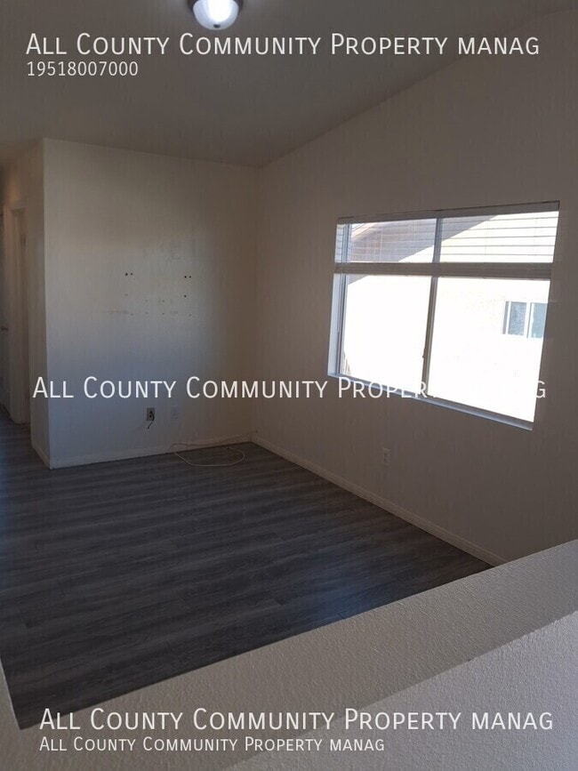 Foto del edificio - 7256 Murray Ln