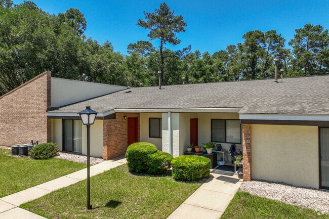 329 Mabry St - Vista de la entrada - Mystic Woods Condos