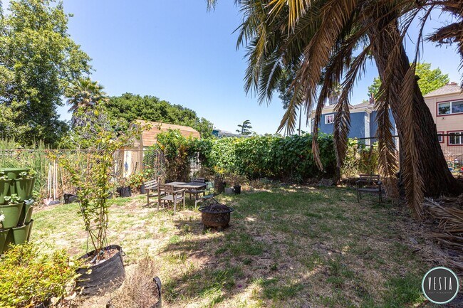 Foto del edificio - 1022-1028 Linden Street