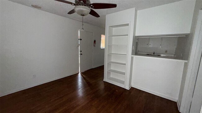 Foto del edificio - 4921 Crawford St