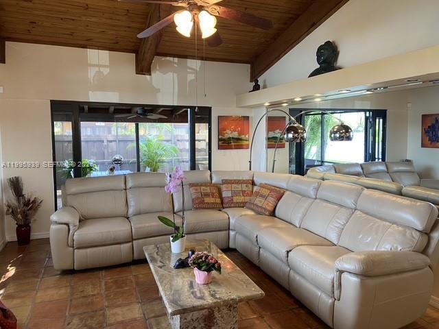 Foto del edificio - 10361 Juniper Ct