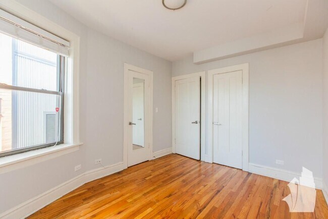 Foto del edificio - 2229 W Wilson Ave