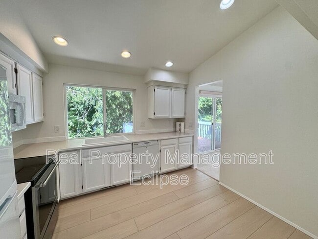 Building Photo - 7126 NE 165th Pl