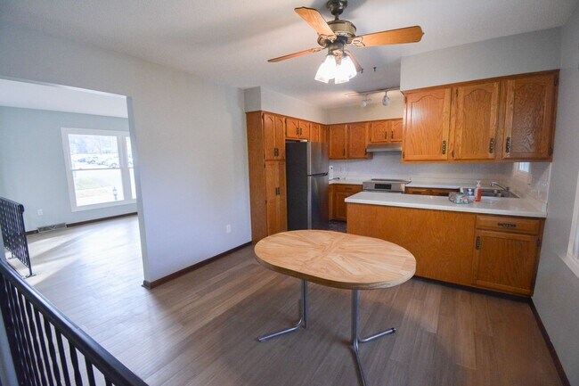 Foto del edificio - 3-Bedroom Home for Rent Near Broadway North