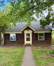 Building Photo - 217 Romany Rd