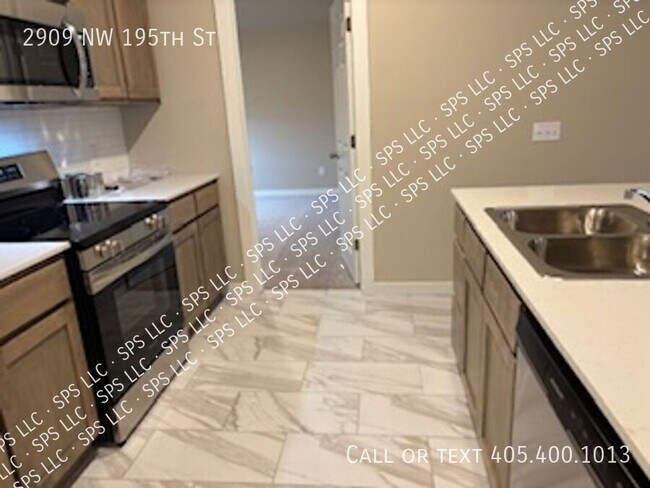 Foto del edificio - 2909 NW 195th St