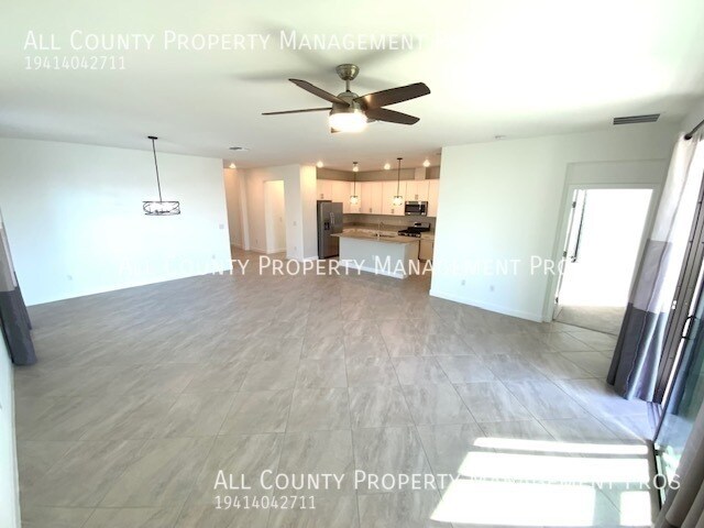 Building Photo - Lakewood Ranch/Open Concept/Lake Front/Gat...