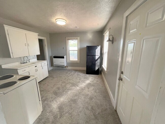 Building Photo - Cute 1-bedroom home in the heart of old Br...