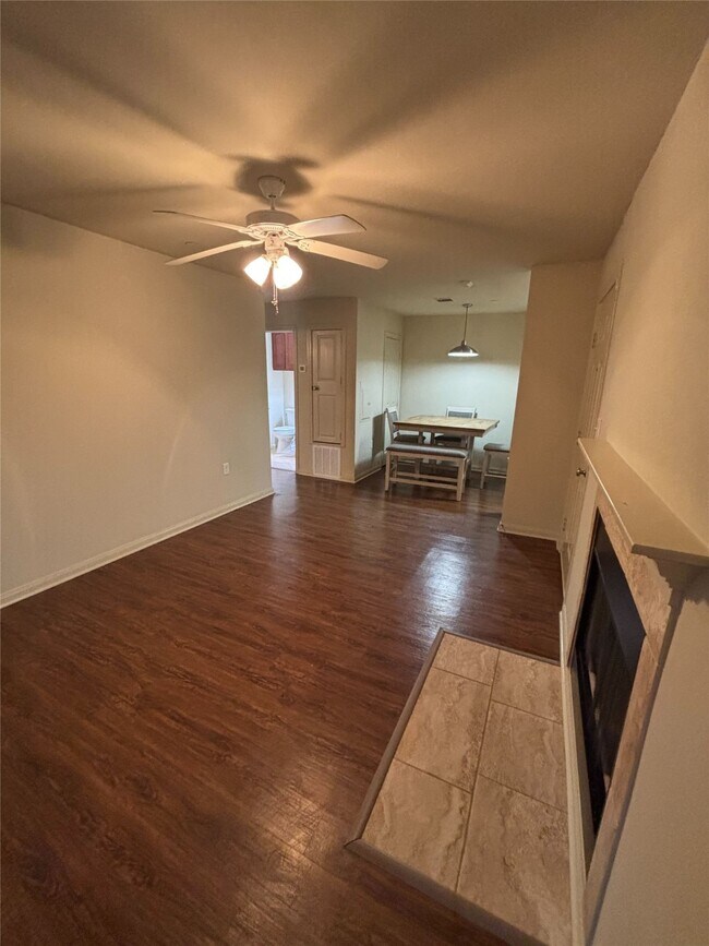 Foto del edificio - 7600 Emmett F Lowry Expy