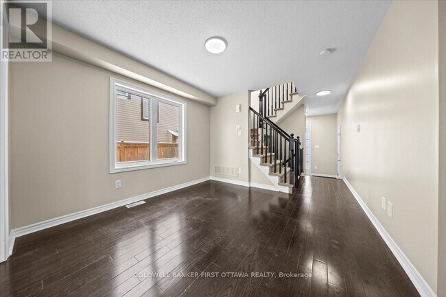 Photo du bâtiment - 2445 River Mist Rd