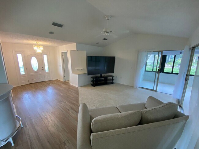 Foto del edificio - Welcome home to this bright, beautifully maintained 2-bedroom, 2-bath Stonecrest home, offered mo...