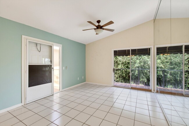 Building Photo - 179 Waterside Dr