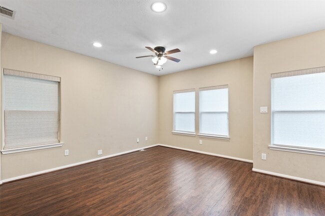 Foto del edificio - 17120 Wilthorne Gardens Ct