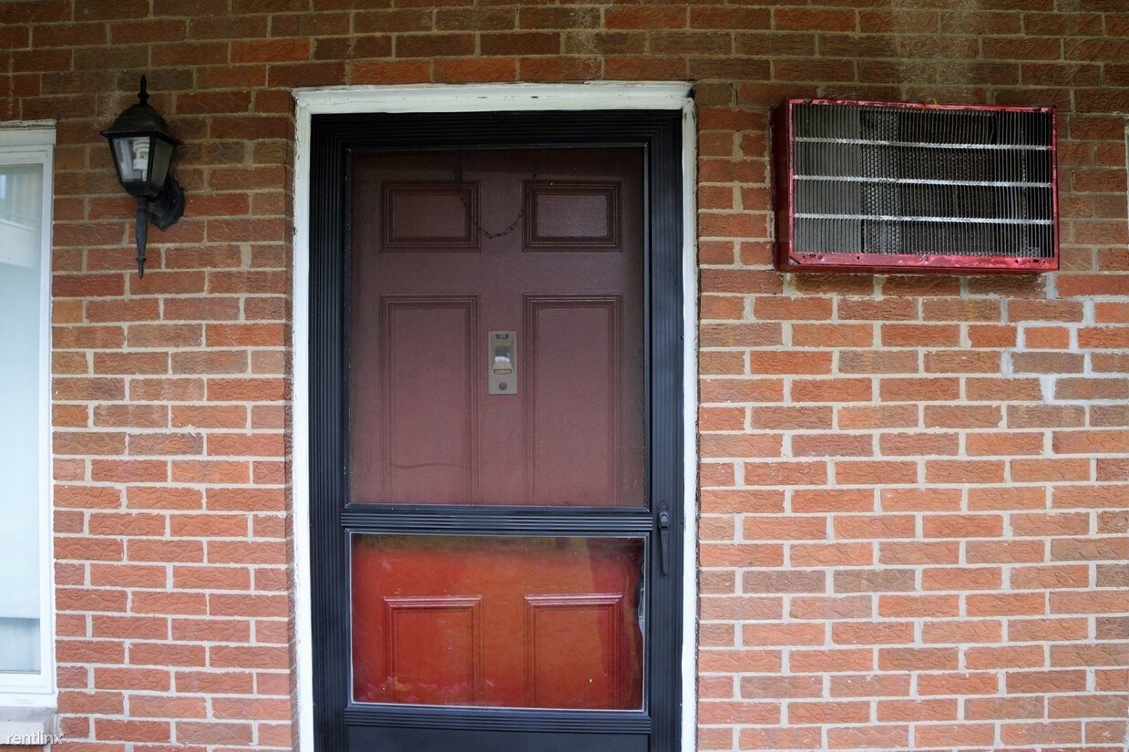 25301 5 Mile Rd Unit Apt 219, Redford, MI 48239 Condo for Rent in