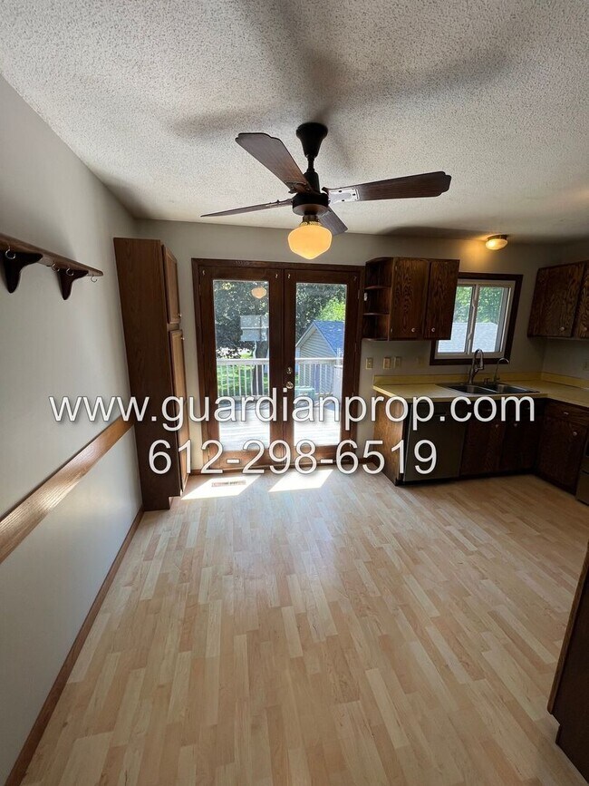 Building Photo - Woodbury House on Corner Lot Available Now...