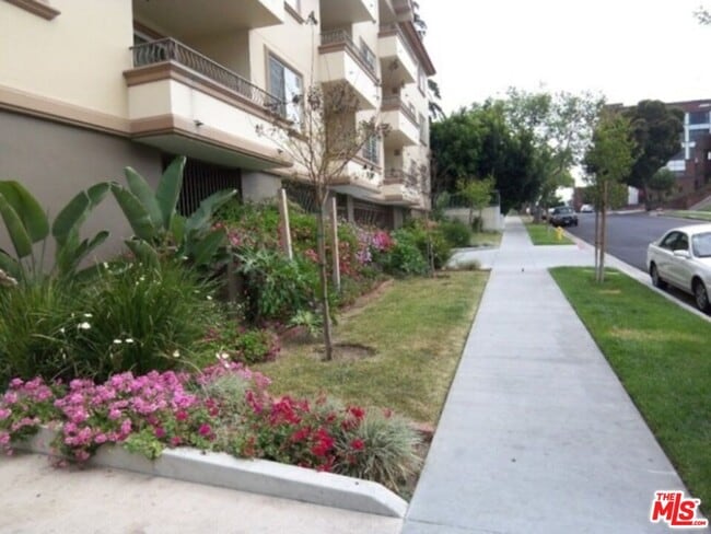 Foto del edificio - 962 S Gramercy Dr