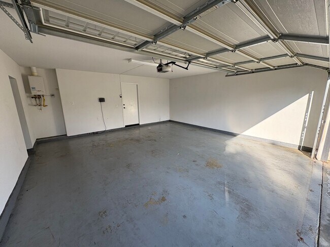 Foto del edificio - Green Acres Home Available Now!
