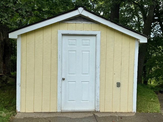 Building Photo - 432 Menees Ln